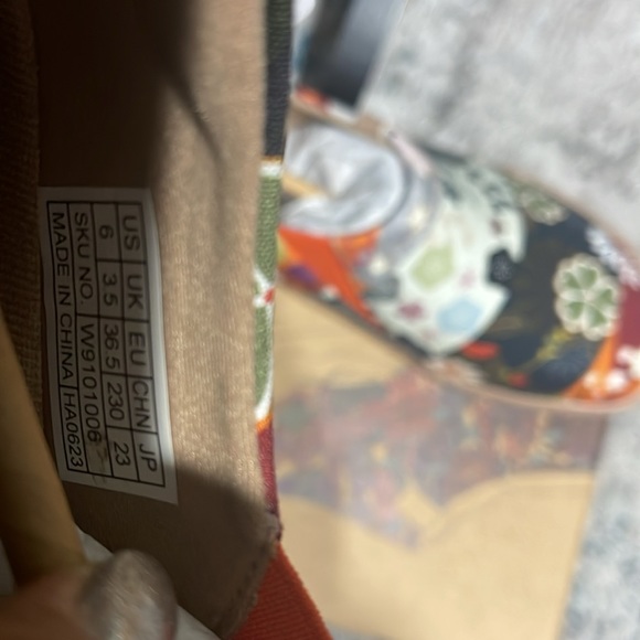 🍁👜Brand New Canvas UIN walking shoes. Fall floral accent. See photos attached. - Picture 7 of 8